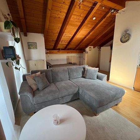 Gemuetliche Dachgeschosswohnung Mit Balkon Ainring Exteriör bild