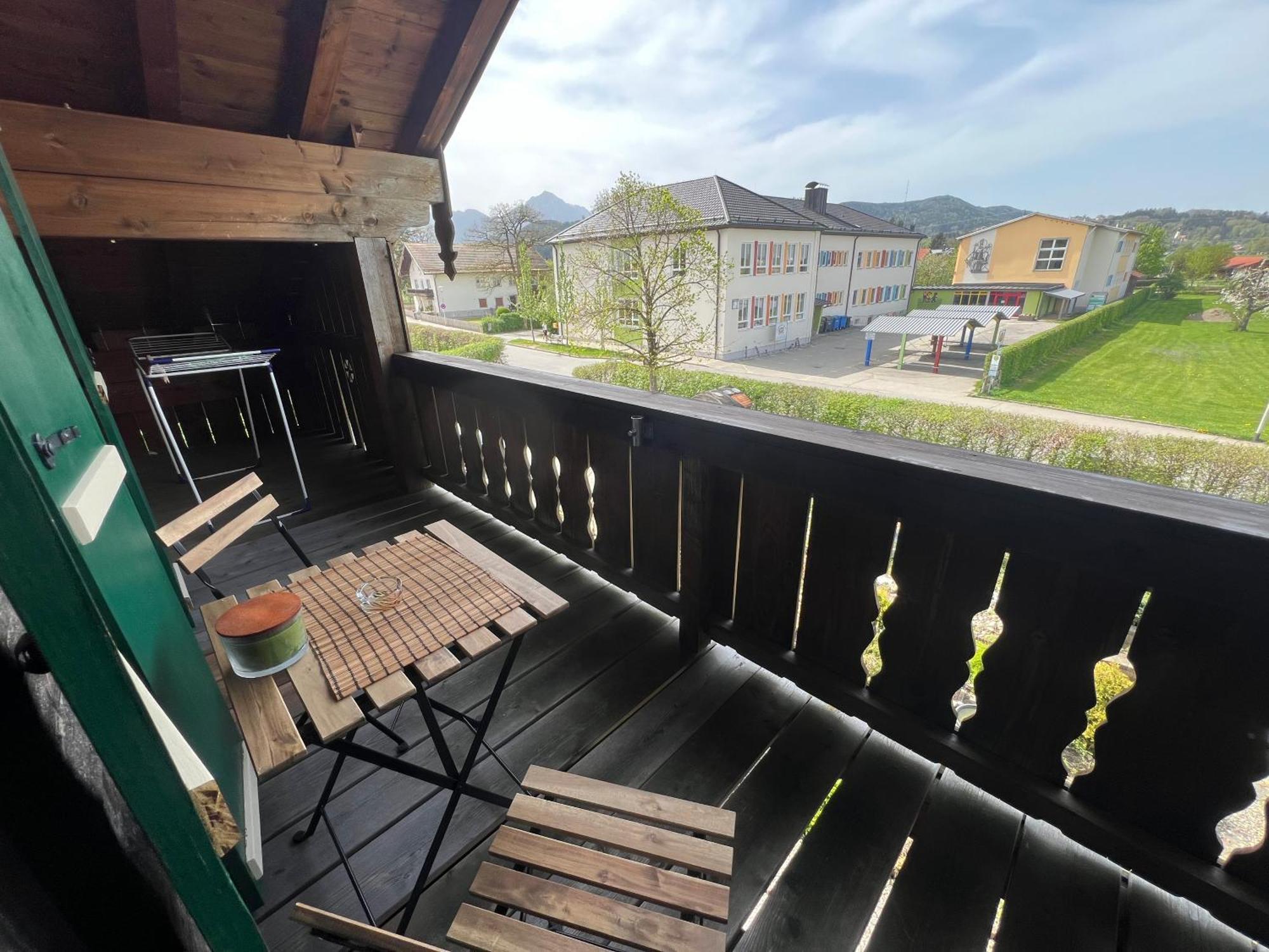 Gemuetliche Dachgeschosswohnung Mit Balkon Ainring Exteriör bild