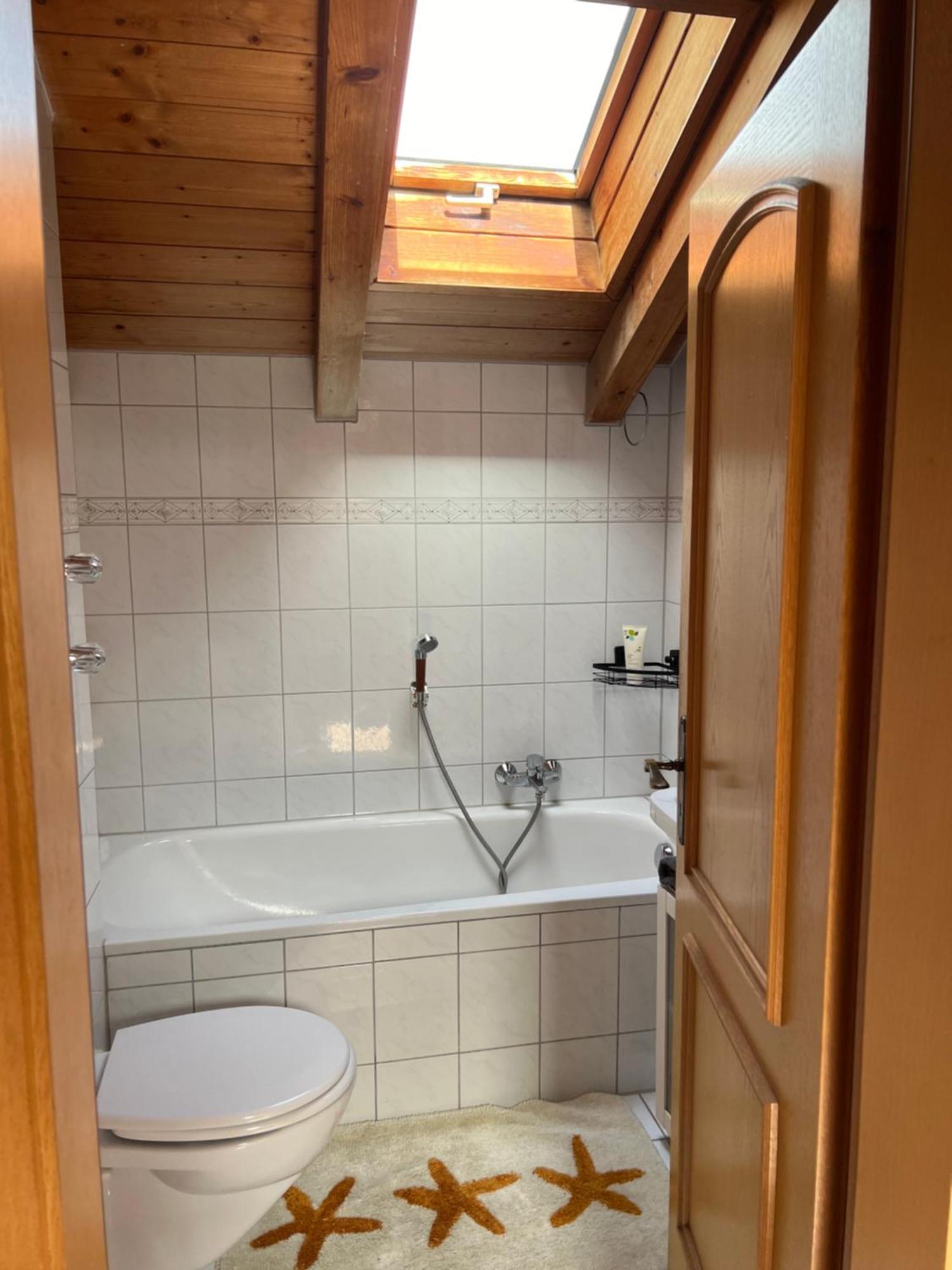 Gemuetliche Dachgeschosswohnung Mit Balkon Ainring Exteriör bild