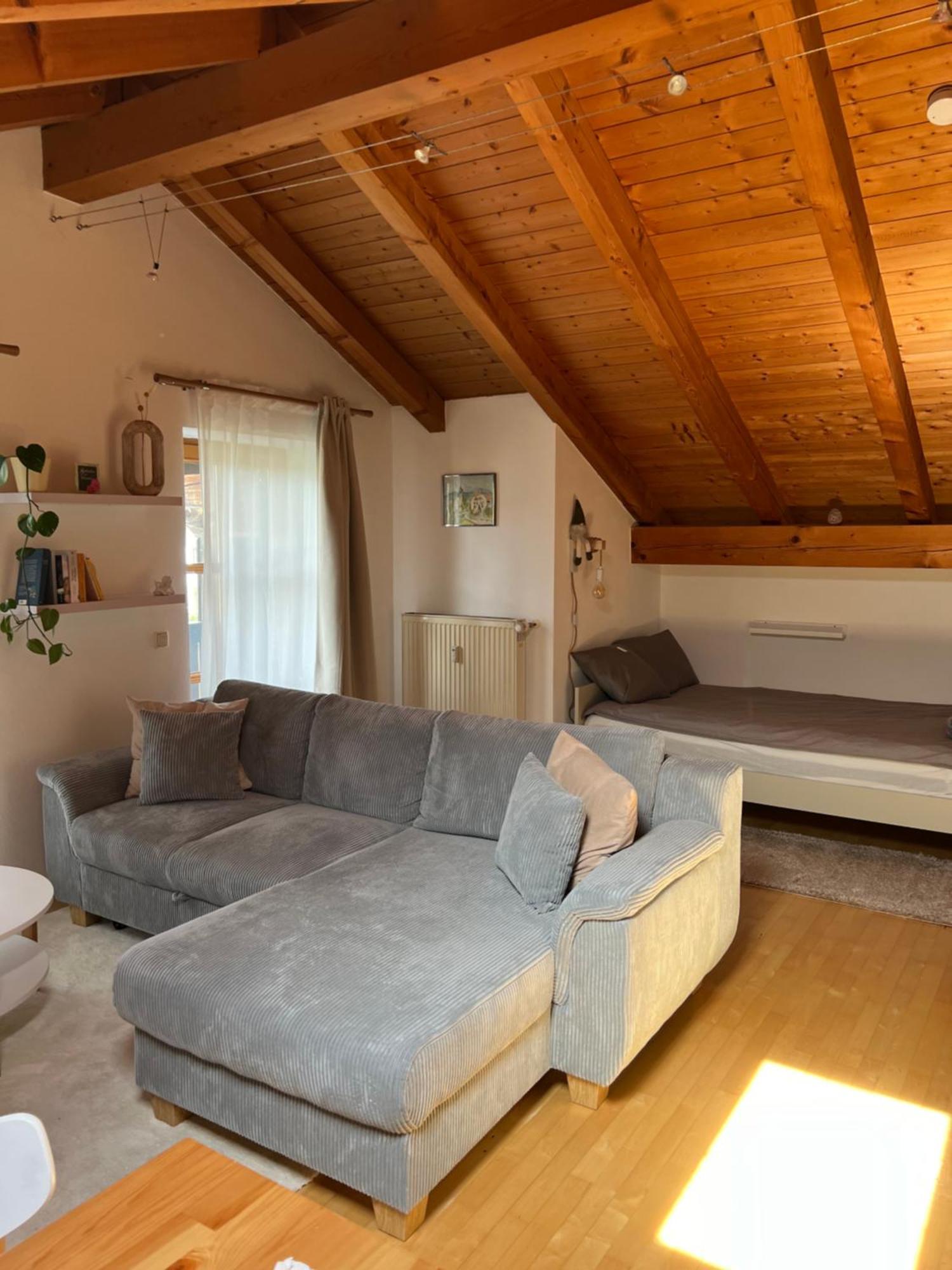 Gemuetliche Dachgeschosswohnung Mit Balkon Ainring Exteriör bild